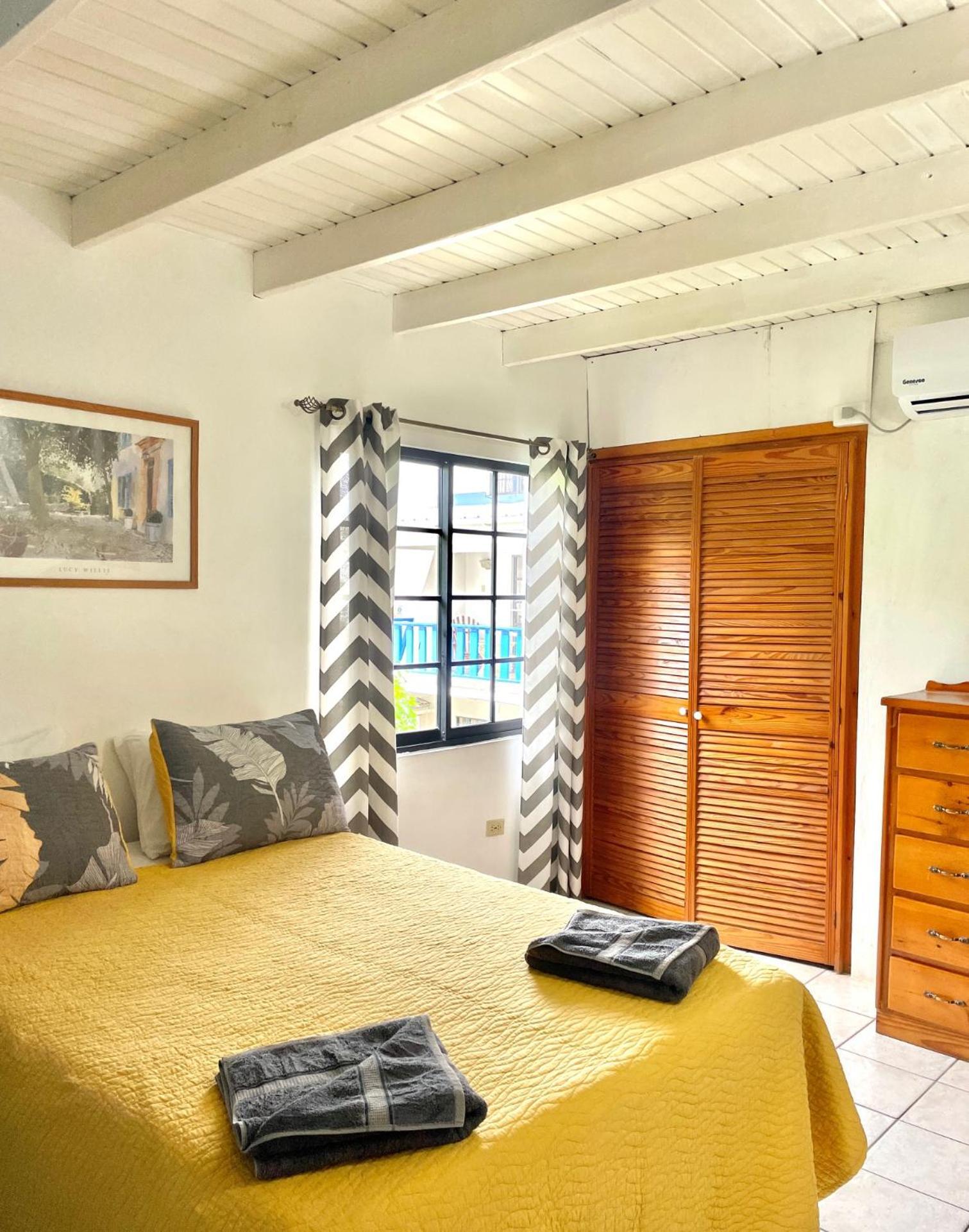 Bananaquit Tobago -Stay Near The Beach Crown Point Buitenkant foto